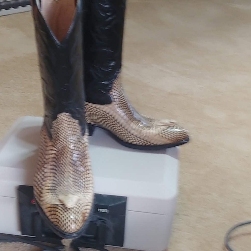 Boots - Picture 3 of 3